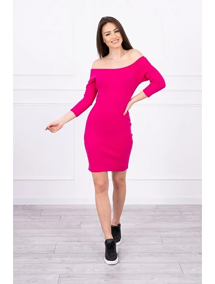 Pruhované vypasované šaty fuchsiové barvy