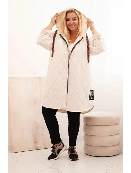 Dámská bunda Plus Size prošívaná s kapucí a nápisem model 22025218 světlé béžové - K-Fashion