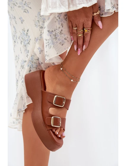 Dámské Pantofle Na Klínku A Platformě S Přezkami Camel Nitarelia Dámské Pantofle Na Klínku A Platformě S Přezkami Camel Nitarelia