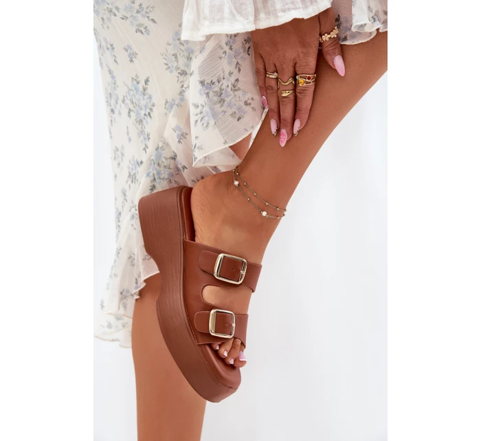 Dámské Pantofle Na Klínku A Platformě S Přezkami Camel Nitarelia Dámské Pantofle Na Klínku A Platformě S Přezkami Camel Nitarelia