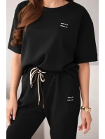 Komplet dámský viskózový máslo s krátkým rukávem a kalhotami s model 22010152 nohavicí černý - K-Fashion