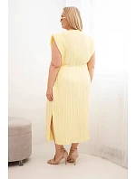 Dámské šaty Plus Size z viskózy, plisované s vázáním žlutá Dámské šaty Plus Size z viskózy, plisované s vázáním žlutá