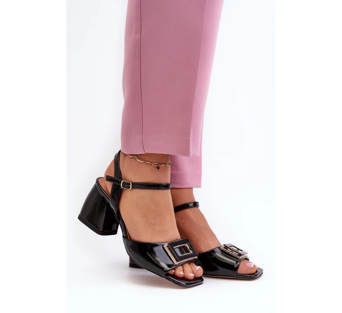 Elegantní lakované sandály na podpatku s ozdobou Černé D&A MR38-202