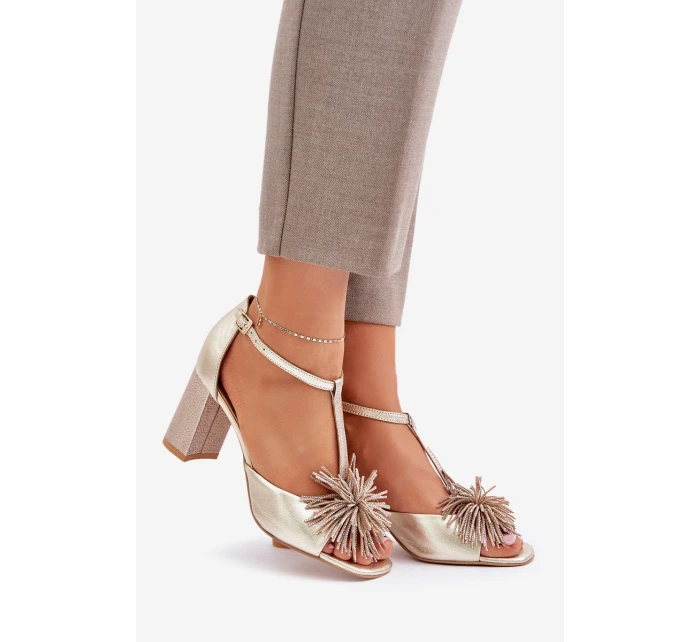 Kožené sandály na podpatku s ozdobou model 21682613 Zlaté - Laura Messi
