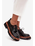 Kožené dámské lakované polobotky model 21712382 Černé - Artiker