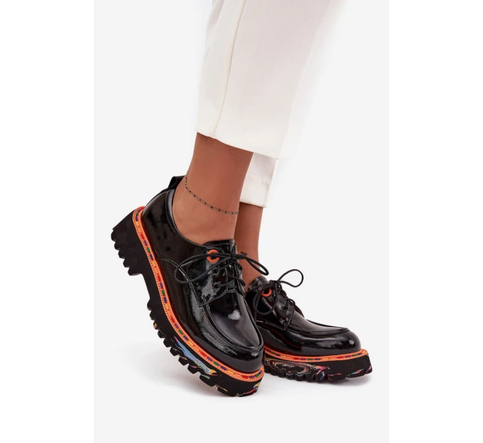 Kožené dámské lakované polobotky model 21712382 Černé - Artiker