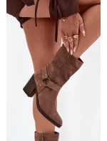 Dámské boty zateplené na podpatku s pásky a ozdobným detailem hnědé Neria Dámské boty zateplené na podpatku s pásky a ozdobným detailem hnědé Neria