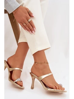 Dámské lodičky na podpatku s ozdobným detailem Zlaté model 21943402 - Boto