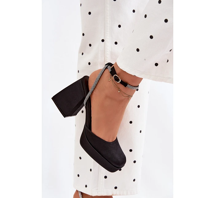 Dámské sandály na masivním podpatku ve tvaru sloupku s páskem se štrasem Černé Seraphina Dámské sandály na masivním podpatku ve tvaru sloupku s páskem se štrasem Černé Seraphina