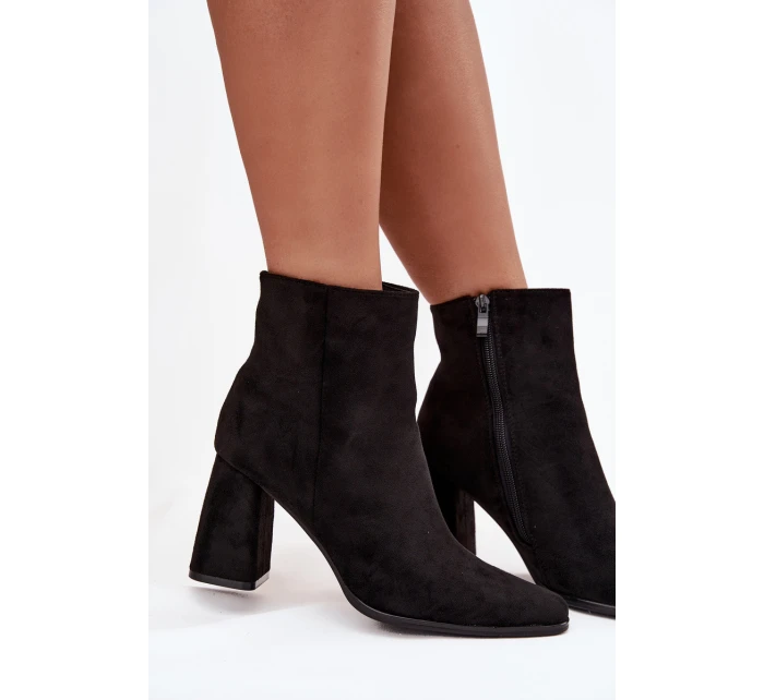 Dámské kotníkové boty na podpatku z eko semiše černé model 21714909 - Boto