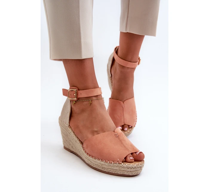 Pohodlné dámské sandály na klínu Světle růžová model 21585415 - EVENTO Pohodlné dámské sandály na klínu Světle růžová model 21585415 - EVENTO