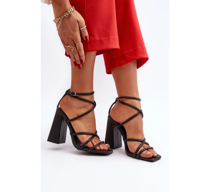 Moderní sandály na podpatku černé model 21650140 - Boto Moderní sandály na podpatku černé model 21650140 - Boto