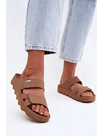 Kožené dámské pantofle s přezkami model 22200749 Hnědé - Inblu