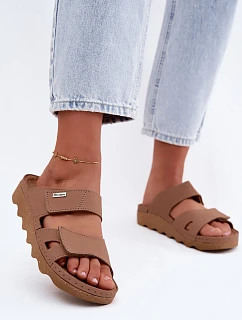 Kožené dámské pantofle s přezkami model 22200749 Hnědé - Inblu