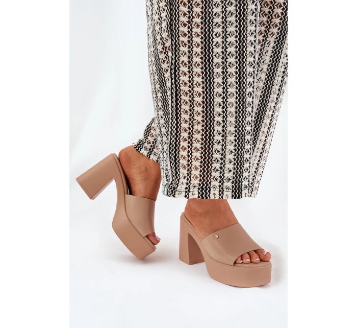 Dámské Sandały Z Eko Kůže Na Podpatku A Platformě Khaki model 21688928 - Boto Dámské Sandały Z Eko Kůže Na Podpatku A Platformě Khaki model 21688928 - Boto