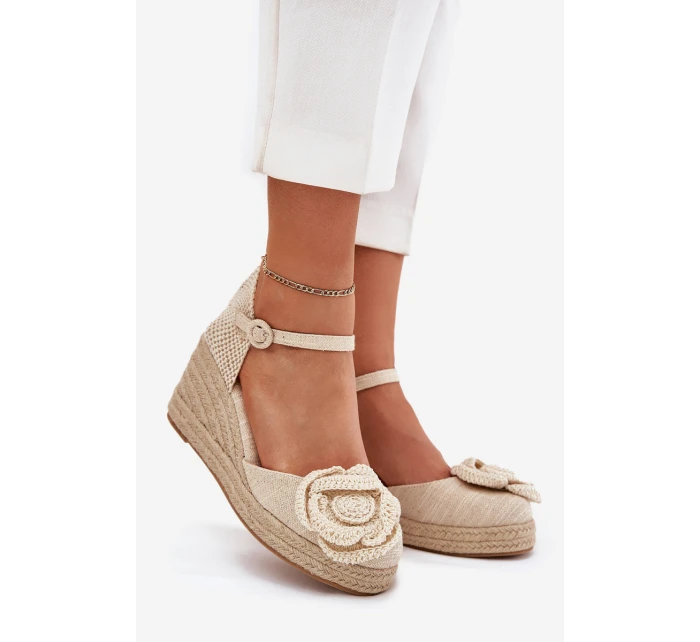 Dámské Sandály Na Klínu S Pletením A Háčkovanou Květinou Béžové Ismilea Dámské Sandály Na Klínu S Pletením A Háčkovanou Květinou Béžové Ismilea