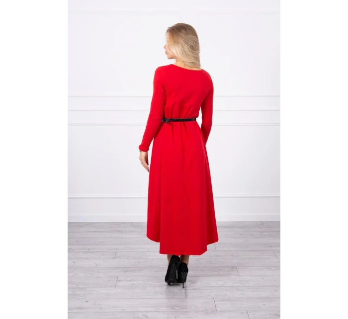 Šaty s ozdobným páskem a červeným nápisem Šaty s ozdobným páskem a červeným nápisem