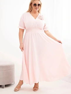 Dámské šaty Plus Size s výstřihem do V a nařaseným pasem pudrově růžové