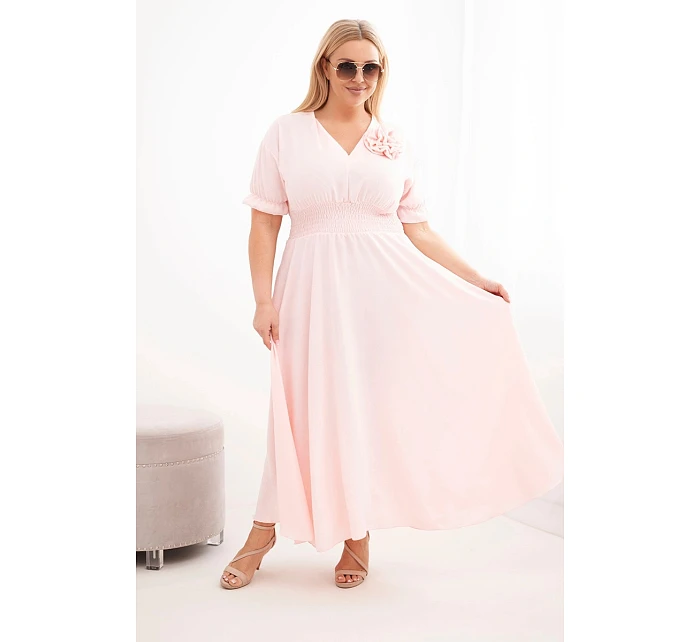 Dámské šaty Plus Size s výstřihem do V a nařaseným pasem pudrově růžové