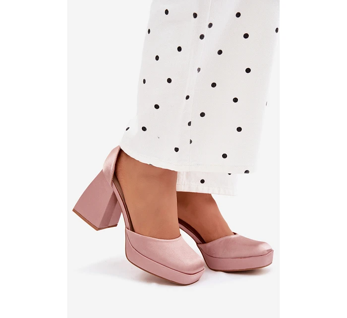 Sandály na podpatku s saténovým povrchem Šampaňské Calistae