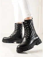 Zajímavé dámské kotníčkové boty černé na plochém podpatku Zajímavé dámské kotníčkové boty černé na plochém podpatku