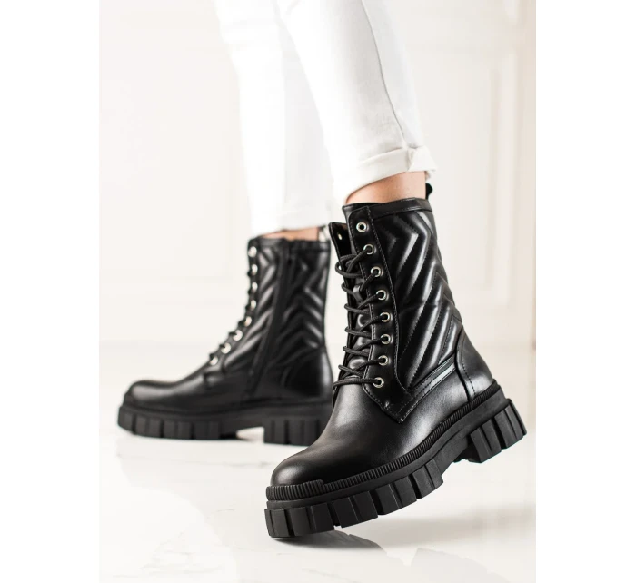 Zajímavé dámské kotníčkové boty černé na plochém podpatku Zajímavé dámské kotníčkové boty černé na plochém podpatku