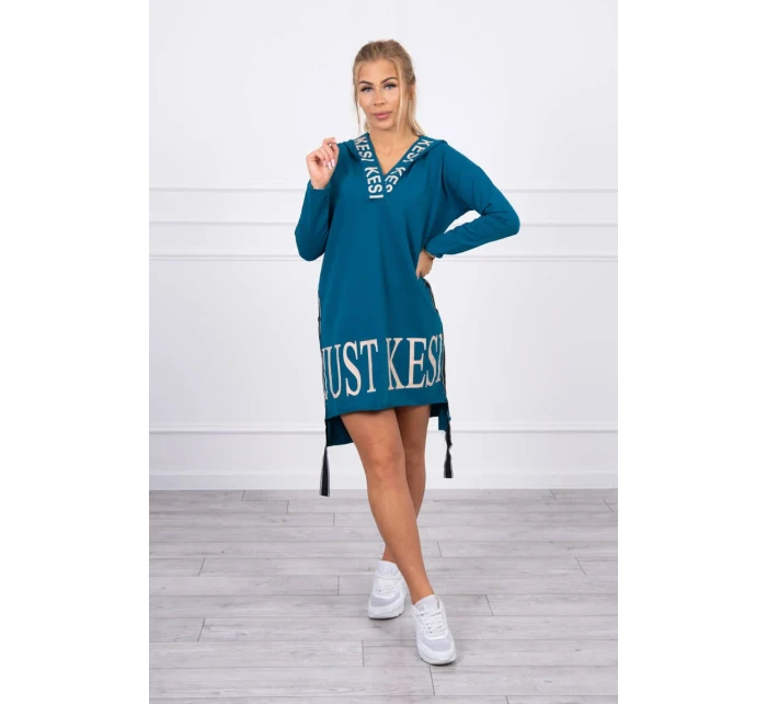 model 18747263 šaty s kapucí a potiskem - K-Fashion model 18747263 šaty s kapucí a potiskem - K-Fashion