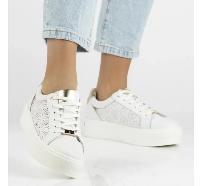 Bílé kožené polobotky na platformě Filippo DP7668/26