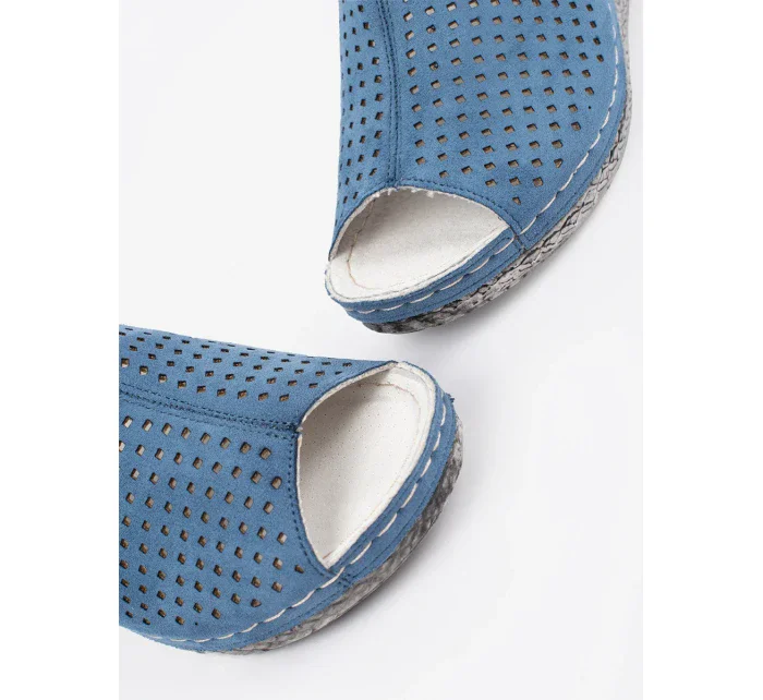 Praktické dámské  sandály modré na klínku