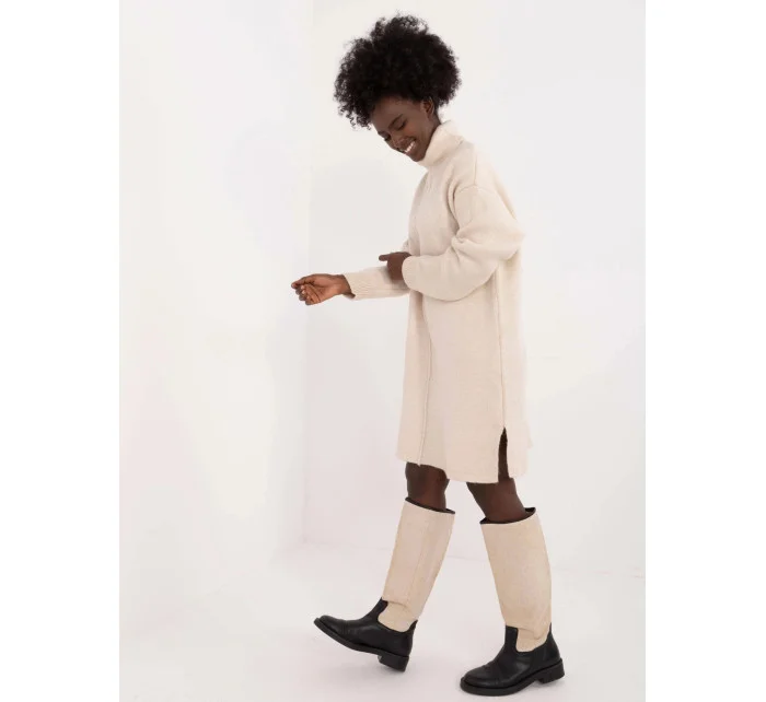 Světlebéžové látkové šaty s rolákem (0547) Světlebéžové látkové šaty s rolákem (0547)