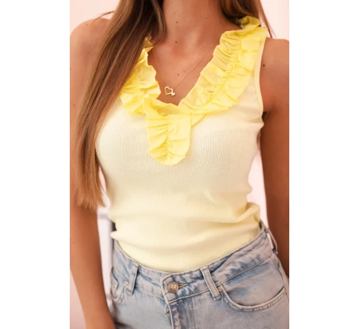Dámská halenka bez rukávů s volánem u výstřihu pruhovaná žlutá