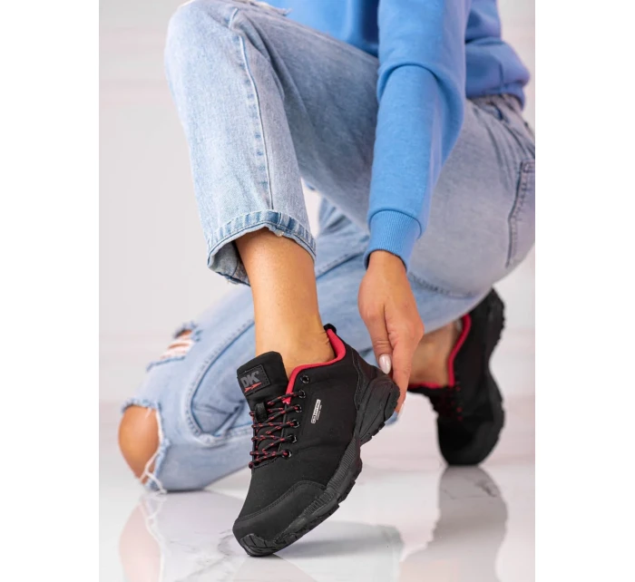 Stylové dámské trekingové boty černé bez podpatku Stylové dámské trekingové boty černé bez podpatku