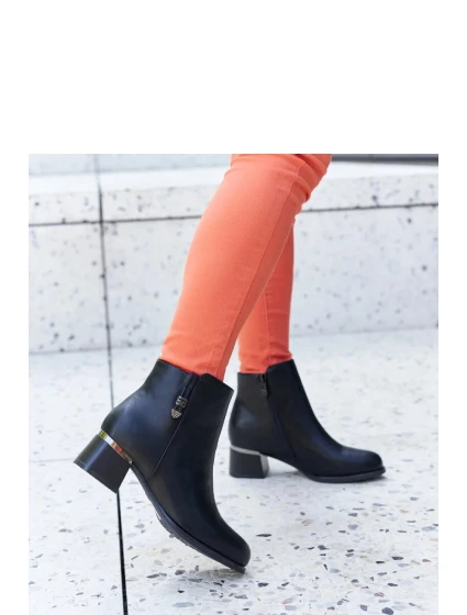 Boty na podpatku model 206548 Solea Boty na podpatku model 206548 Solea