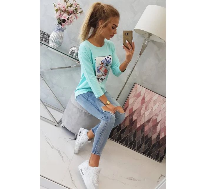 Halenka s 3D grafikou hodinek v mátové barvě Halenka s 3D grafikou hodinek v mátové barvě