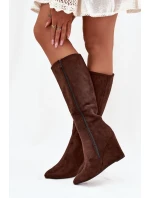 Zateplené dámské kozačky na klínu čokoládové model 21705078 - Boto Zateplené dámské kozačky na klínu čokoládové model 21705078 - Boto