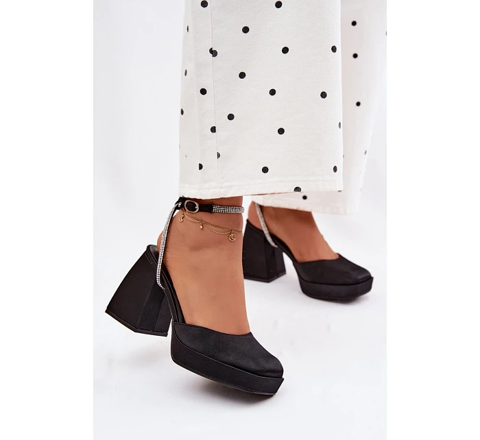 Dámské sandály na masivním podpatku ve tvaru sloupku s páskem se štrasem Černé Seraphina Dámské sandály na masivním podpatku ve tvaru sloupku s páskem se štrasem Černé Seraphina