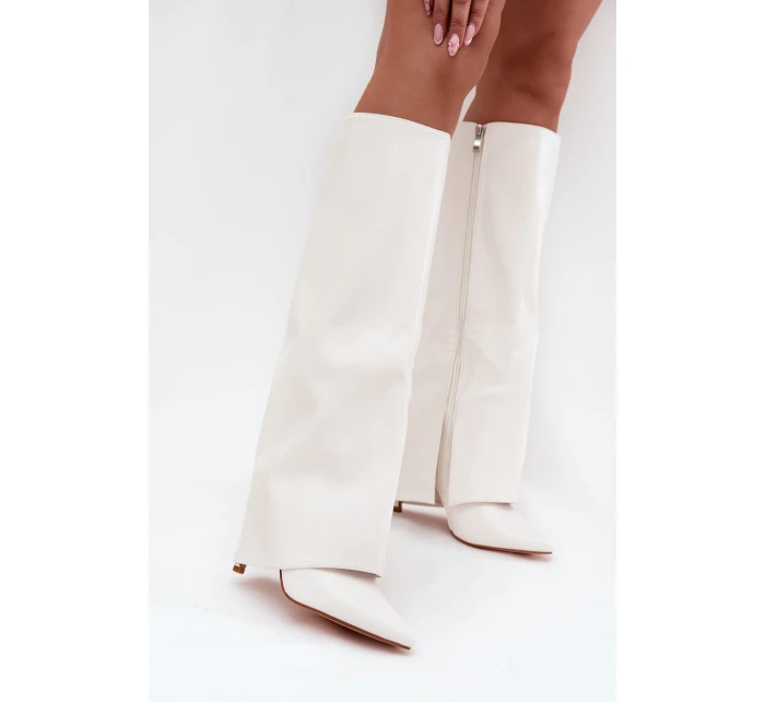 Zateplené kozačky na jehlovém podpatku s ohrnutým svrškem bílé model 21704872 - Boto Zateplené kozačky na jehlovém podpatku s ohrnutým svrškem bílé model 21704872 - Boto