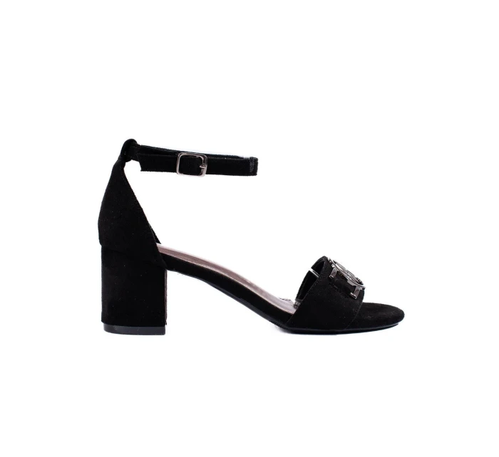 Výborné dámské černé  sandály na širokém podpatku