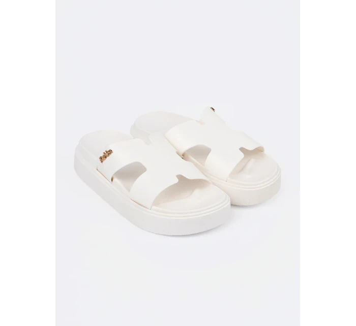 Praktické bílé  nazouváky dámské platforma