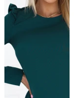 Elegantní trapézové šaty s volánky na ramenou lahvově zelené model 21290299 - numoco