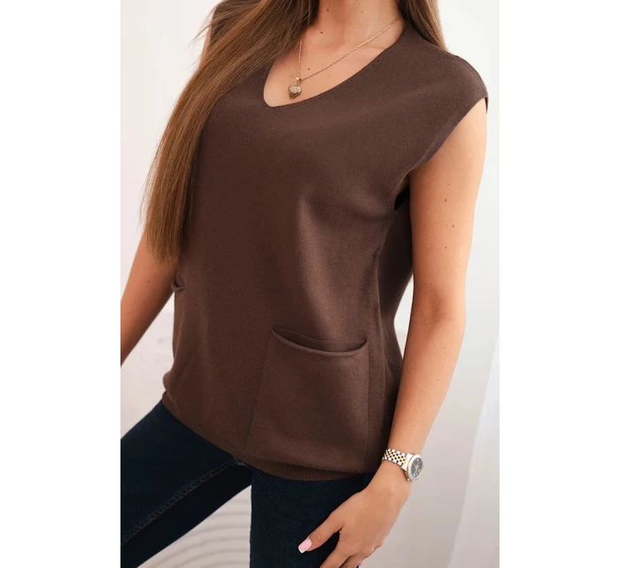 Dámský viskózový svetr bez rukávů s kapsami a výstřihem do V hnědý Dámský viskózový svetr bez rukávů s kapsami a výstřihem do V hnědý