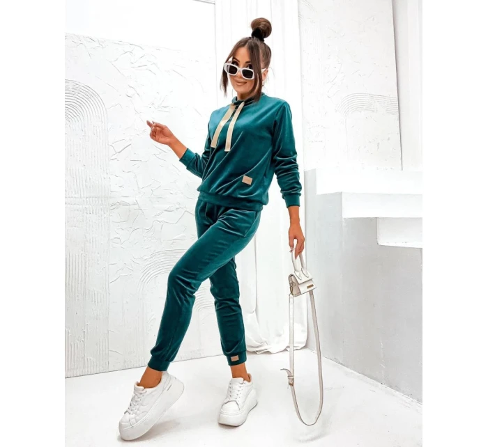 Dámský velurový komplet v lahvově zelené barvě (637)