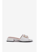 Elegantní Dámské Pantofle Na Se Zlatým Detalem  Bílé model 21697740 - VINCEZA