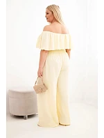 Dámská kombinéza Plus Size s odhalenými model 22092414 s volánem a širokými nohavicemi žlutý - K-Fashion