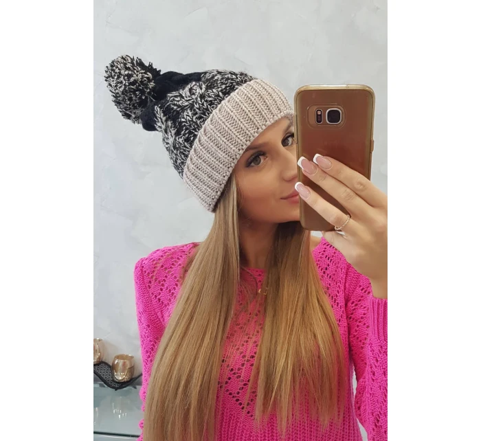 Dámská čepice s bambulí Abigail K326 black+beige Dámská čepice s bambulí Abigail K326 black+beige