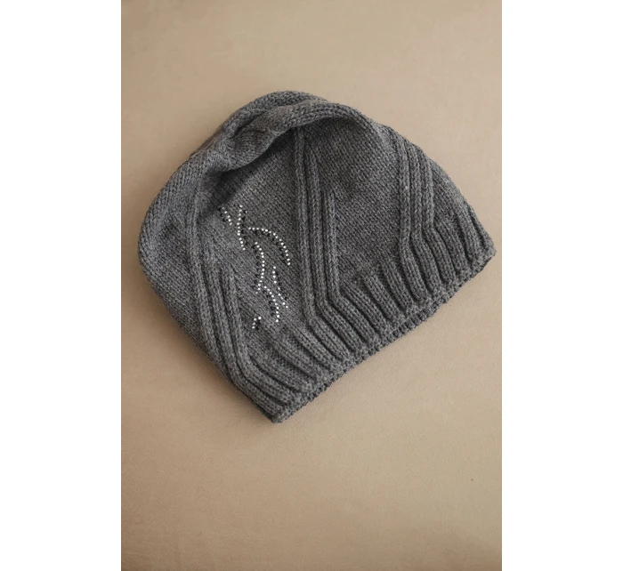 Dámská zimní čepice s vlnou volného střihu K442 grafitová Dámská zimní čepice s vlnou volného střihu K442 grafitová