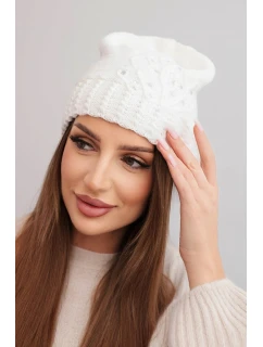 Dámská zimní čepice s vlnou zdobená flitry a pletením K473 bílá