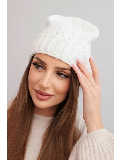Dámská zimní čepice s vlnou zdobená flitry a pletením K473 bílá
