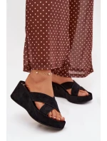 Dámské pantofle na platformě z eko semiše černé model 21919314 - Boto