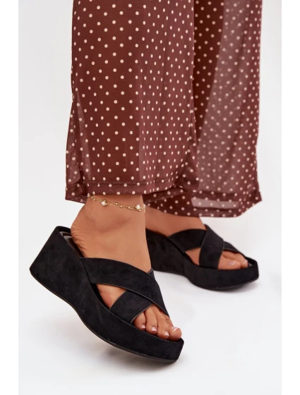 Dámské pantofle na platformě z eko semiše černé model 21919314 - Boto